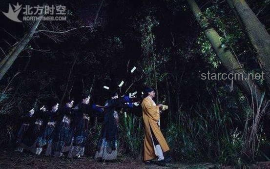 **刘楚昕揭秘：作品名《泥潭》背后的灵感与创作历程**